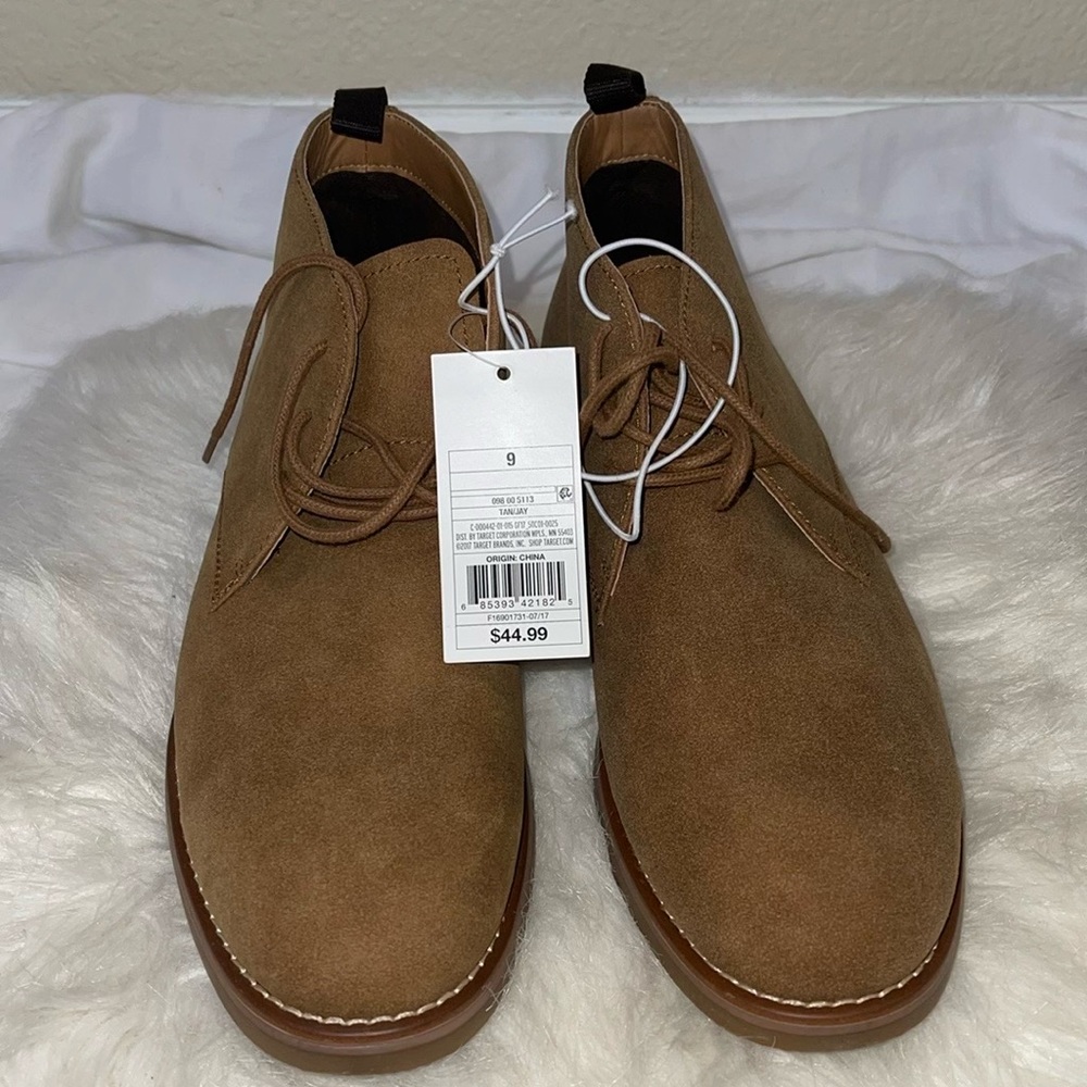 BRAND NEW Men’s size 8 Suede Shoes